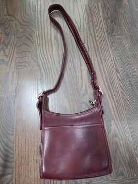 Vintage Coach Leather Crossbody Silver Hardware * Conditioned)